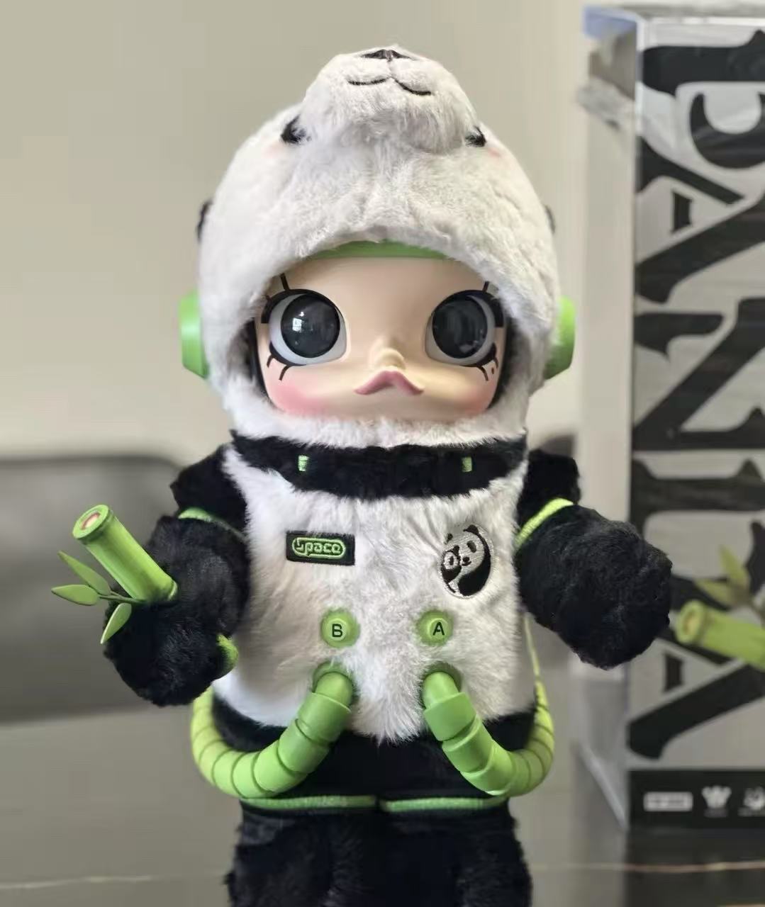 MEGA SPACE MOLLY PANDA 400%