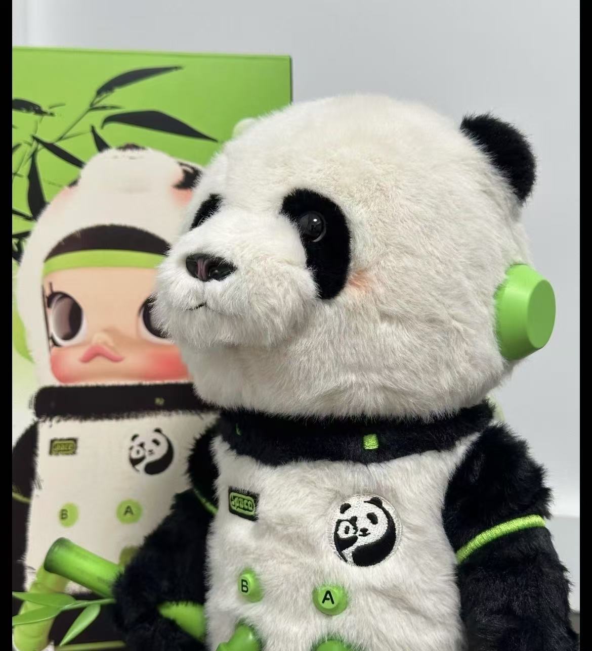 MEGA SPACE MOLLY PANDA 400%