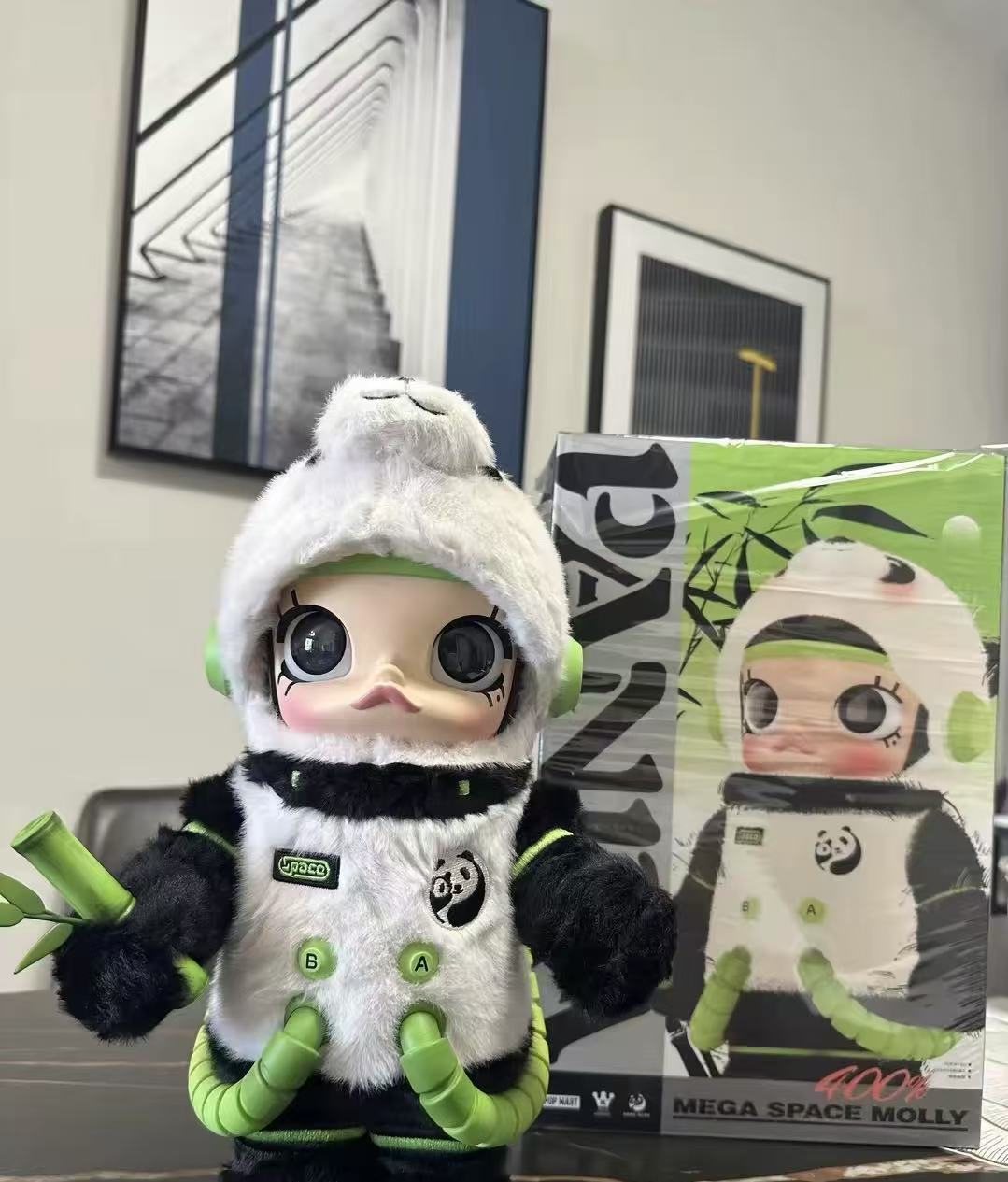 MEGA SPACE MOLLY PANDA 400%